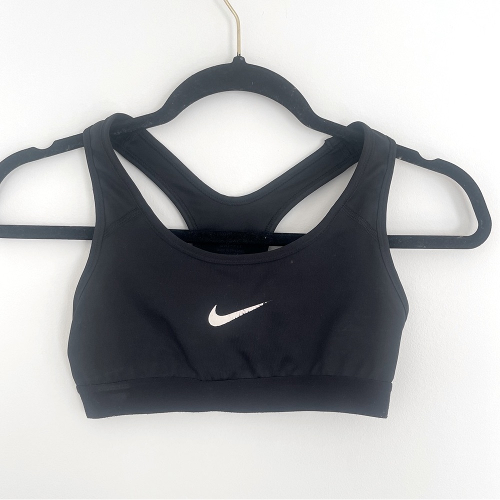 Black Nike‎ sports bra